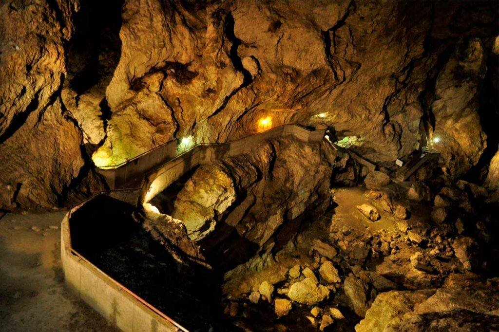 Cueva de la "Garganta del Diablo"
