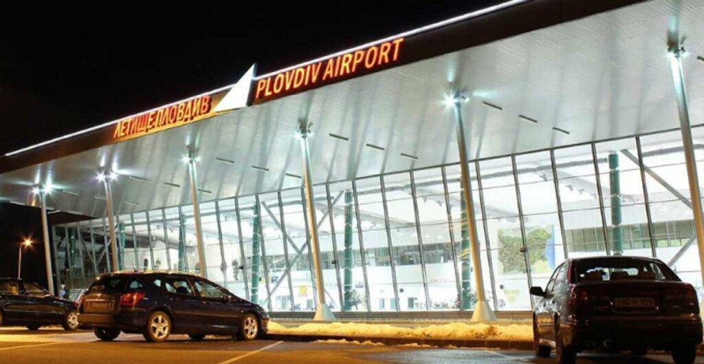 Aeropuerto de Plovdiv vista por la noche.
