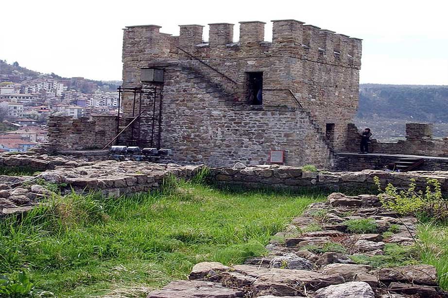 La preciosa fortaleza Tsarevets en Bulgaria