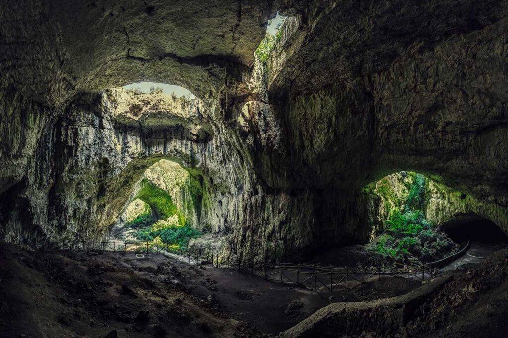 Cueva "Devetashka"