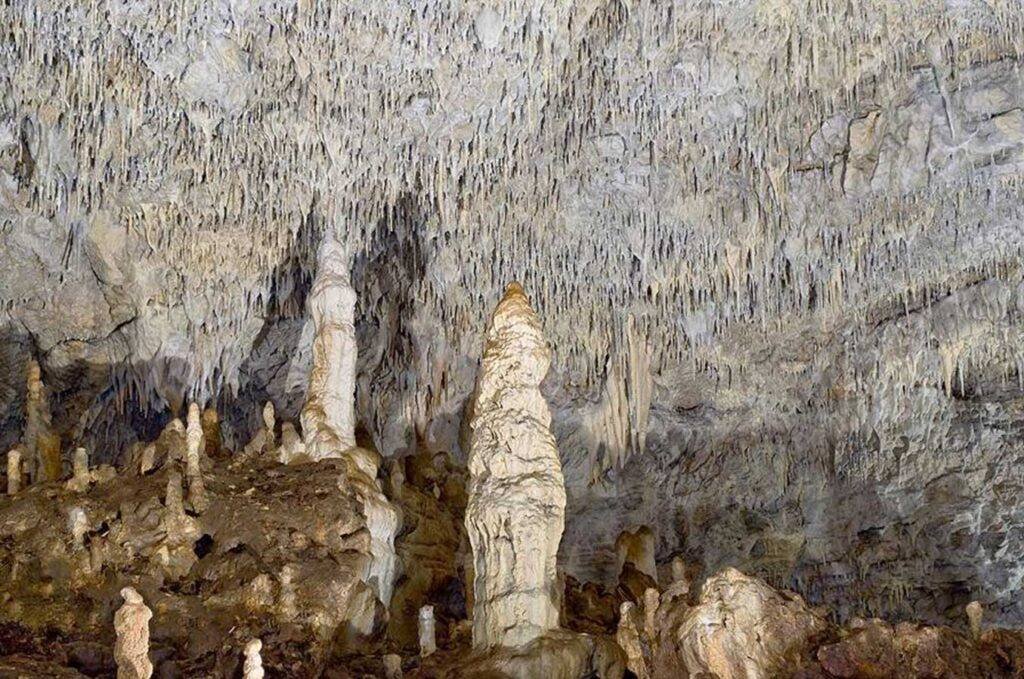 Cueva"Snezhanka"