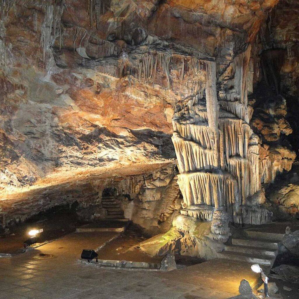 Cueva "Saeva dupka"