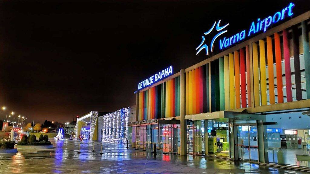Aeropuerto de Varna por la noche.