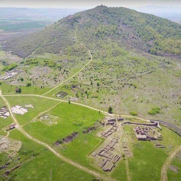 Vista desde el aire de La Antigua ciudad Tracia Cábile