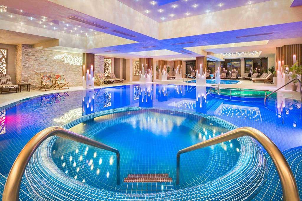 Increíble piscina de hotel Park & Spa Hotel Markovo