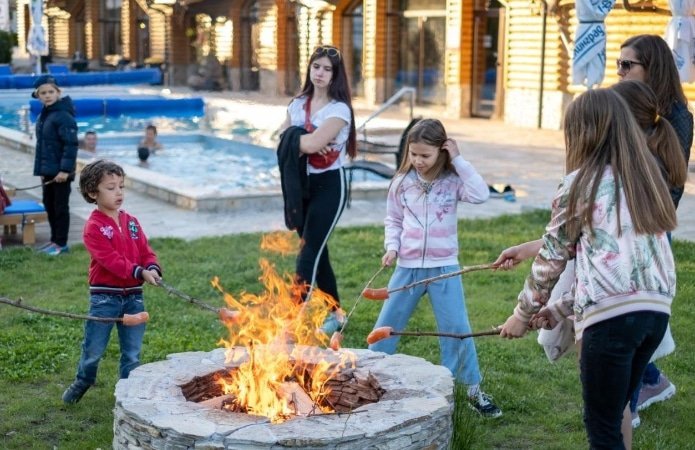 Barbacoa para los niños en el Thermal Camping Velingrad