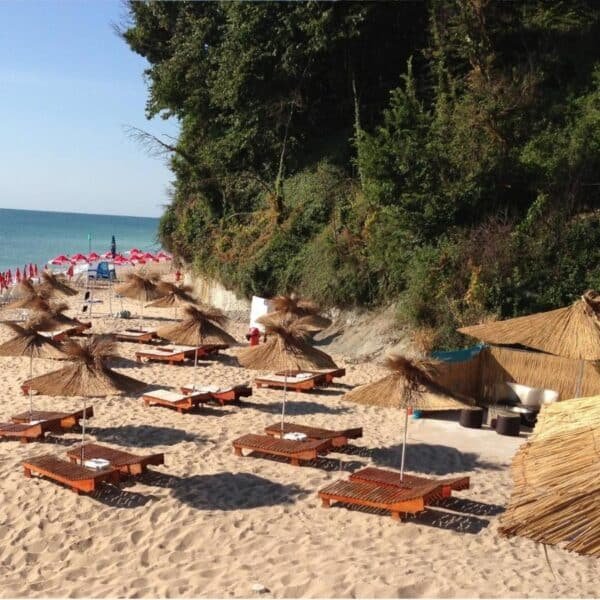 Playa Kara Dere en Bulgaria: El Último Paraíso Salvaje del Mar Negro