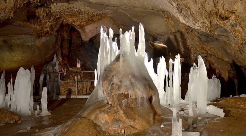 Cueva Ledenika